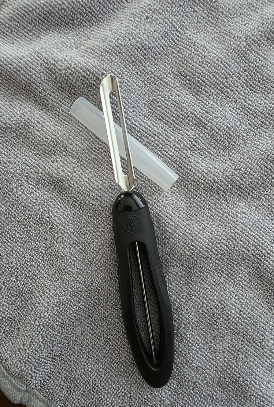Pampered Chef Black Y-Peeler with Stainless Blade